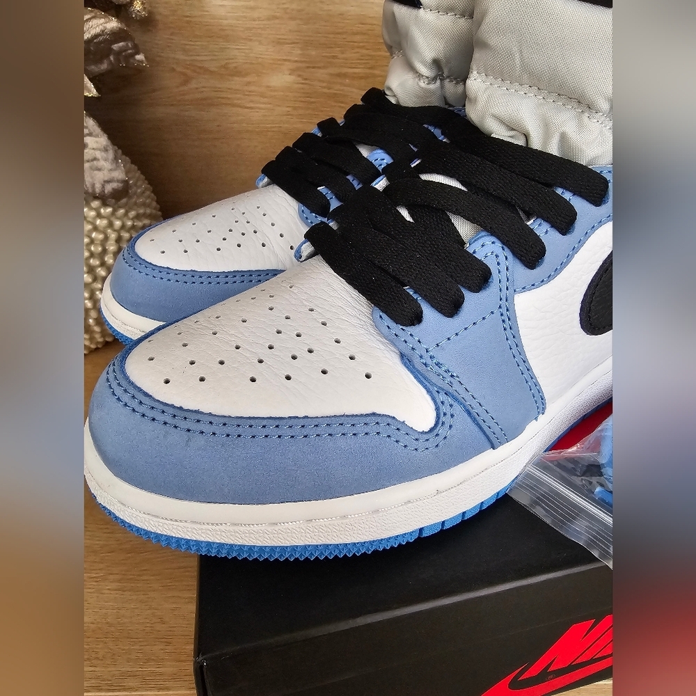 Jordan 1 Retro High OG 4.5 Y - Picture 6 of 11